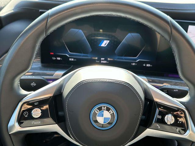 Photo of 2024 Mineral White Metallic BMW i7