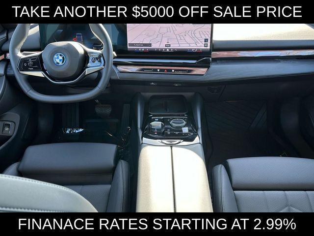 Photo of 2024 Black Sapphire Metallic BMW i5