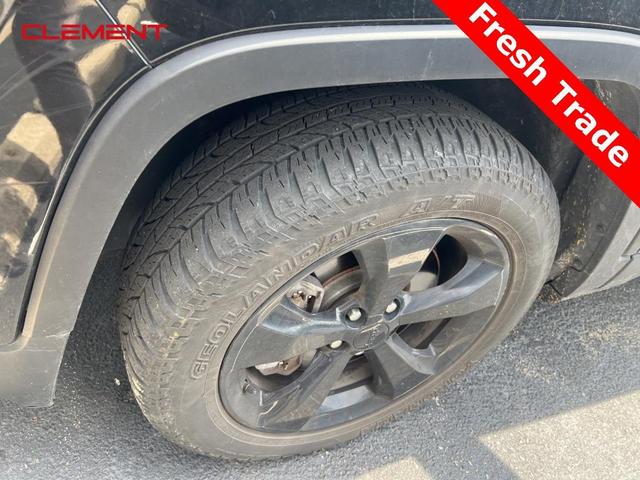 Photo of 2018 Diamond Black Jeep Cherokee
