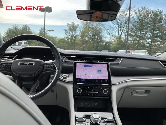 Photo of 2022 Metallic Jeep Grand Cherokee