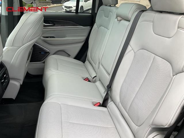 Photo of 2022 Metallic Jeep Grand Cherokee