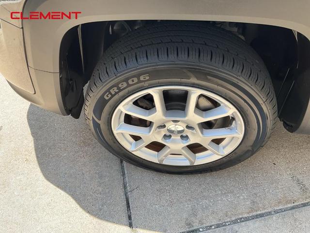 Photo of 2020 Granite Crystal Clearcoat Metallic Jeep Renegade