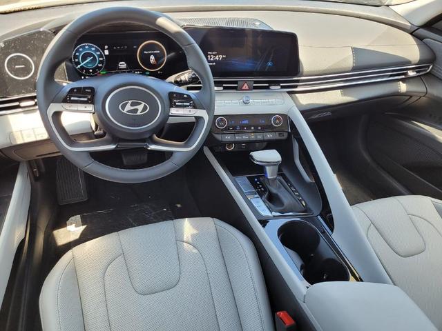Photo of 2025 White Hyundai ELANTRA HEV