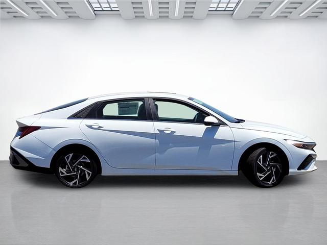 Photo of 2025 White Hyundai ELANTRA HEV