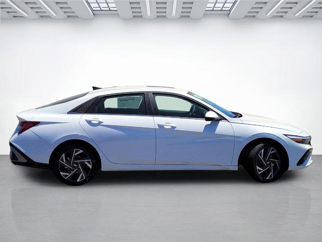 Photo of 2025 White Hyundai ELANTRA HEV