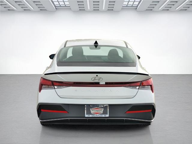 Photo of 2025 White Hyundai ELANTRA