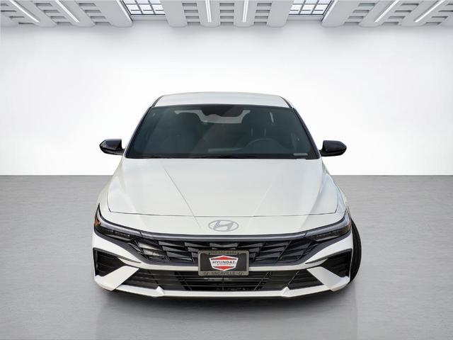 Photo of 2025 White Hyundai ELANTRA