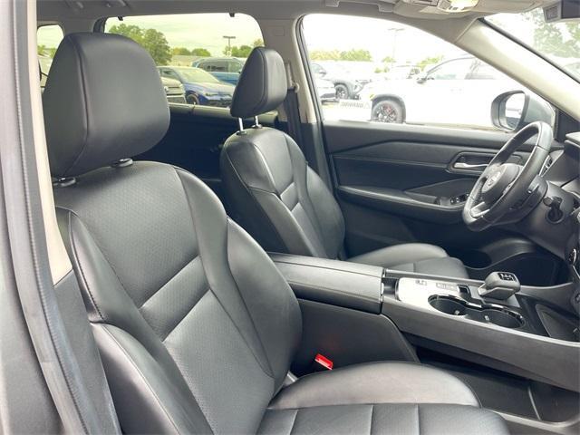 Photo of 2024 Gun Metallic Nissan Rogue