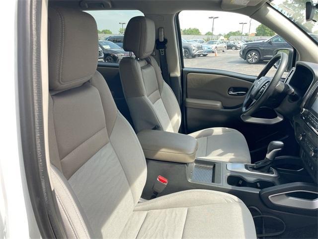 Photo of 2022 Glacier White Nissan Frontier