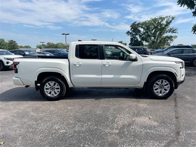 Photo of 2022 Glacier White Nissan Frontier