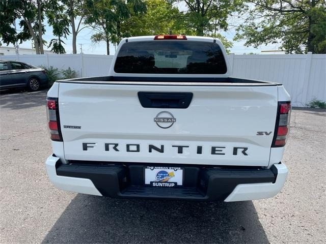 Photo of 2022 Glacier White Nissan Frontier