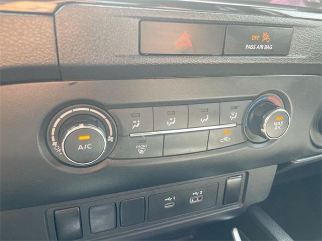 Photo of 2022 Glacier White Nissan Frontier