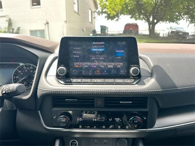 Photo of 2023 White Nissan Rogue