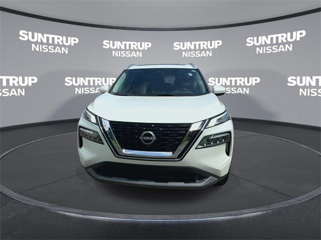 Photo of 2023 White Nissan Rogue