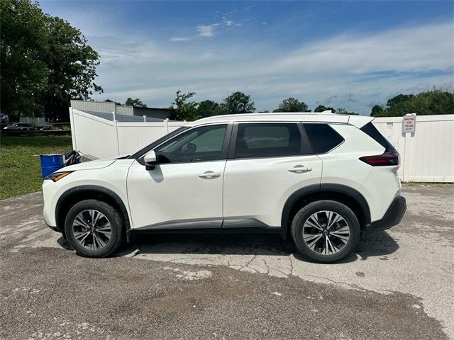 Photo of 2023 White Nissan Rogue