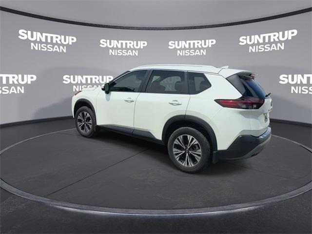 Photo of 2023 White Nissan Rogue