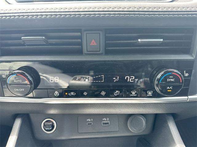 Photo of 2023 White Nissan Rogue