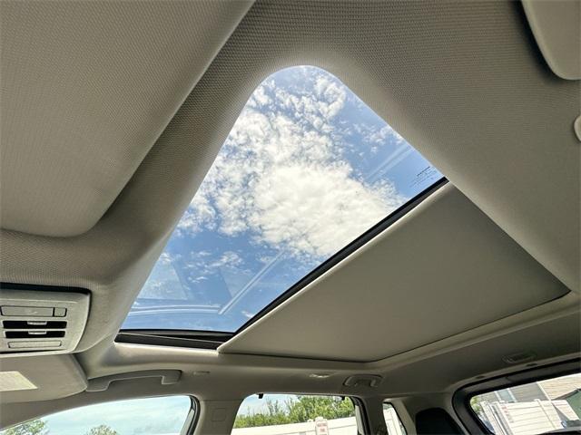 Photo of 2023 White Nissan Rogue