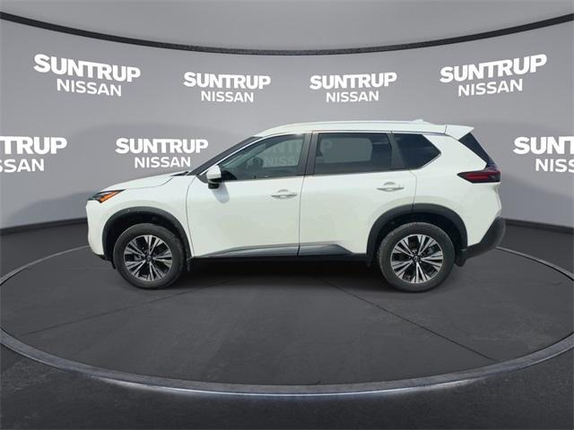 Photo of 2023 White Nissan Rogue