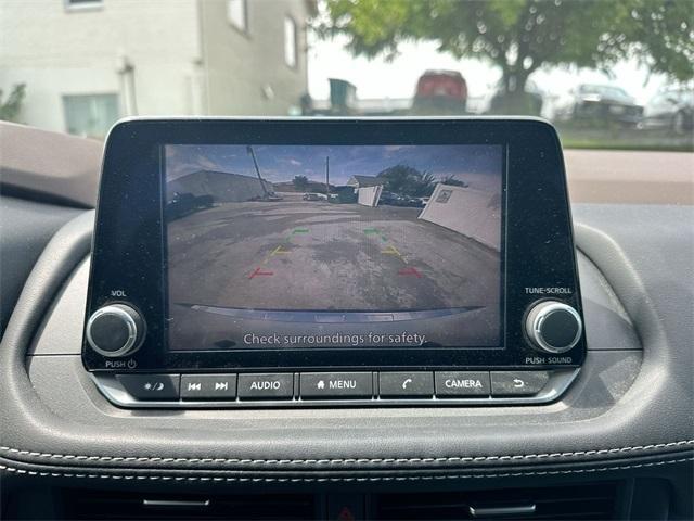Photo of 2023 White Nissan Rogue