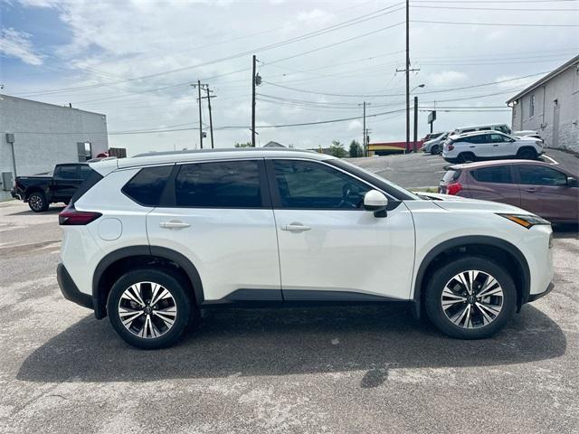 Photo of 2023 White Nissan Rogue