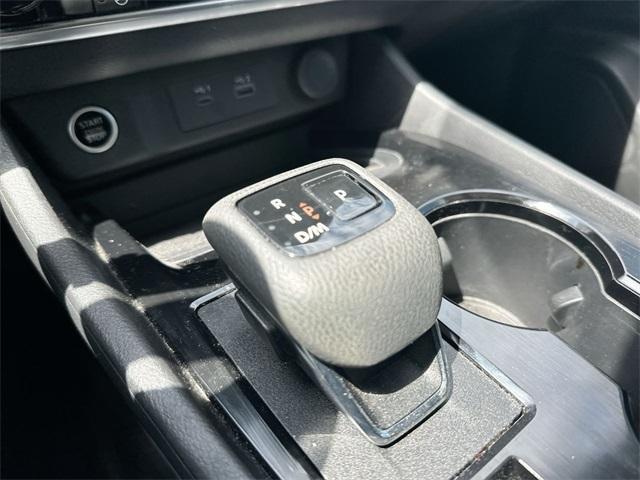 Photo of 2023 White Nissan Rogue