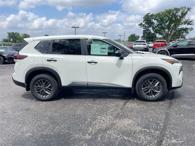 Photo of 2025 Glacier White Nissan Rogue