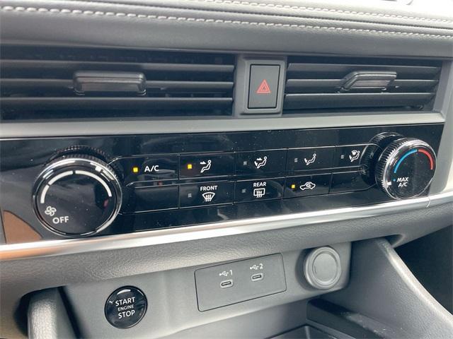 Photo of 2025 Glacier White Nissan Rogue