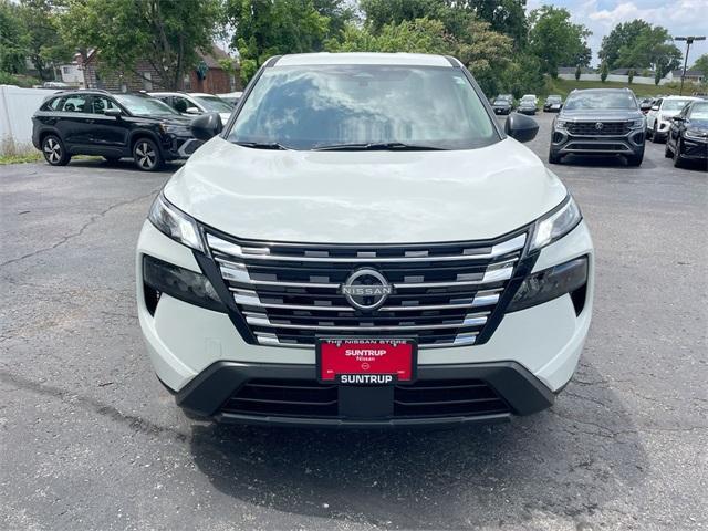 Photo of 2025 Glacier White Nissan Rogue