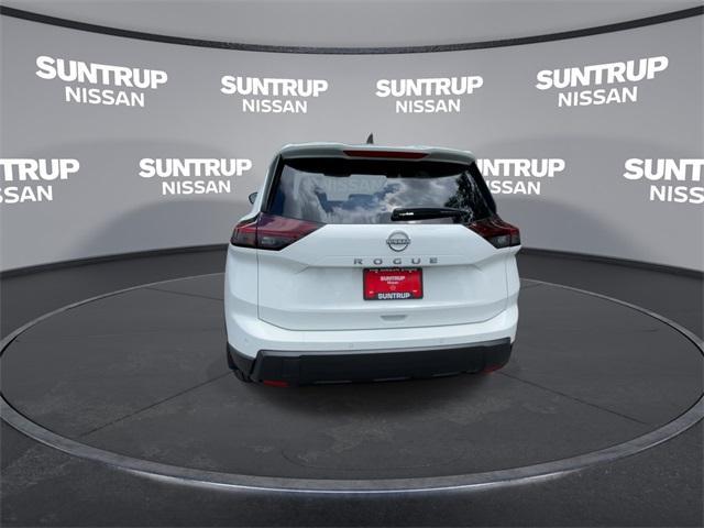 Photo of 2025 Glacier White Nissan Rogue