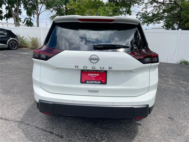 Photo of 2025 Glacier White Nissan Rogue