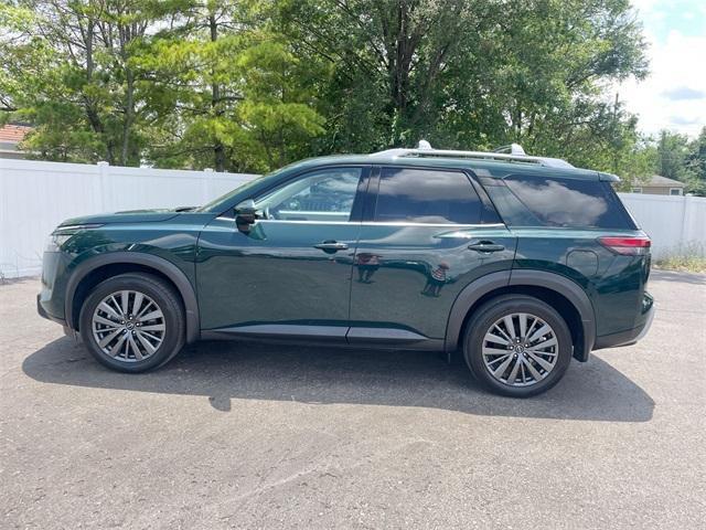 Photo of 2024 Obsidian Green Pearl Nissan Pathfinder