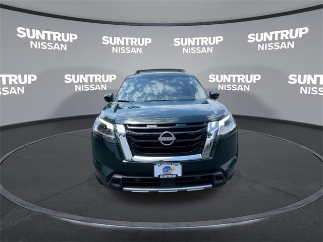 Photo of 2024 Obsidian Green Pearl Nissan Pathfinder