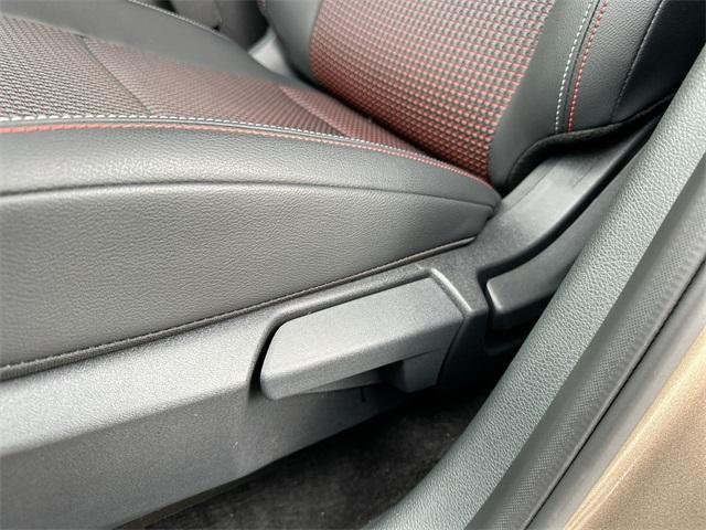 Photo of 2025 Canyon Bronze M Nissan Kicks