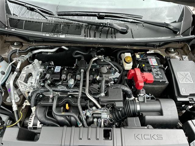 Photo of 2025 Canyon Bronze M Nissan Kicks
