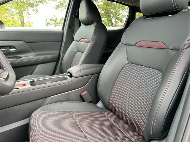 Photo of 2025 Canyon Bronze M Nissan Kicks