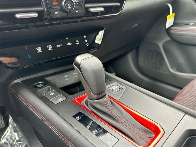 Photo of 2025 Canyon Bronze M Nissan Kicks