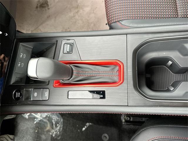 Photo of 2025 Canyon Bronze M Nissan Kicks