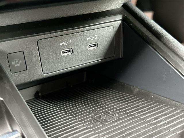 Photo of 2025 Canyon Bronze M Nissan Kicks
