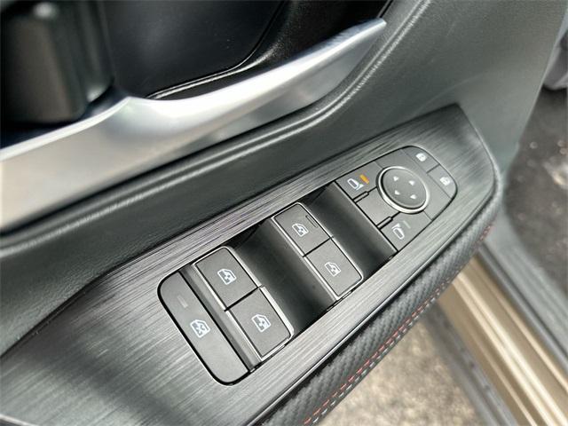 Photo of 2025 Canyon Bronze M Nissan Kicks