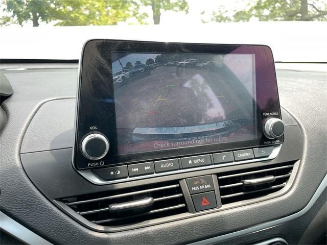 Photo of 2022 Black Nissan Altima