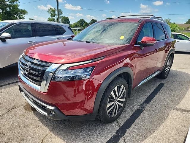 Photo of 2022 Scarlet Ember Tintcoat Nissan Pathfinder