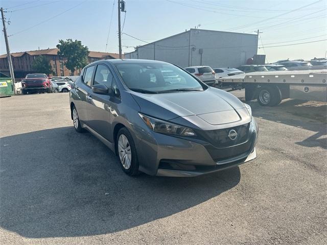 Photo of 2023 Gun Metallic Nissan Leaf