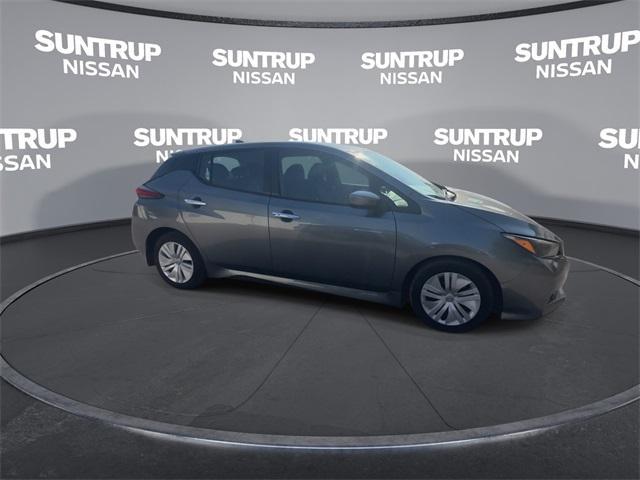 Photo of 2023 Gun Metallic Nissan Leaf