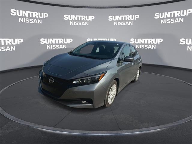 Photo of 2023 Gun Metallic Nissan Leaf