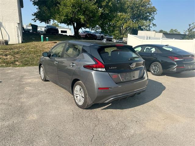 Photo of 2023 Gun Metallic Nissan Leaf