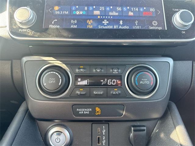 Photo of 2023 Gun Metallic Nissan Leaf