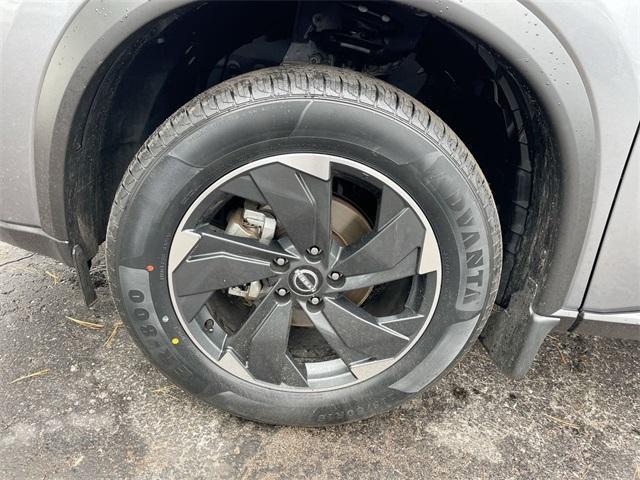 Photo of 2024 Gun Metallic Nissan Rogue
