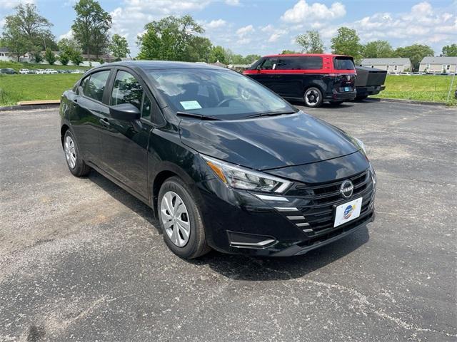 Photo of 2025 Black Nissan Versa