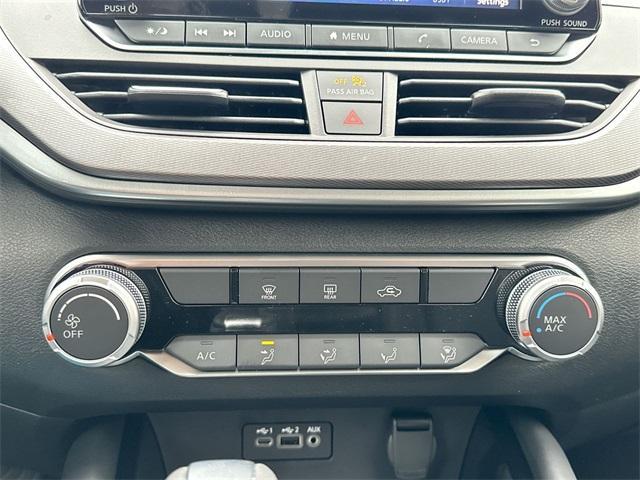 Photo of 2025 Black Nissan Altima